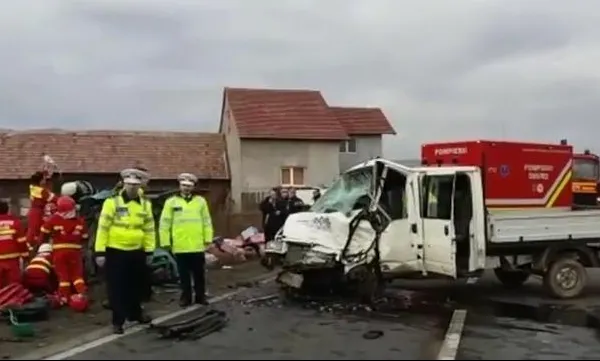 GRAV accident pe Valea Oltului: două microbuze s-au ciocnit. Trei persoane, rănite - UPDATE