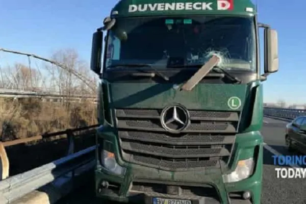 Accident ȘOCANT! Iată ce a pățit un șofer român de TIR în Italia
