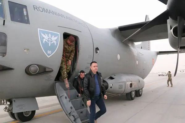 Ministrul Apărării, Mihai Fifor, în vizită la militarii din Afganistan
