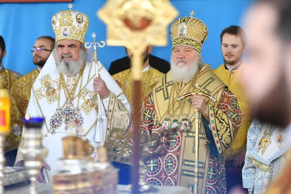 Patriarhul Daniel a plecat azi la Moscova. Ce mesaj a trasat Putin Sinodului bisericii ruse