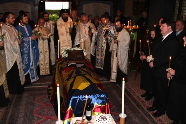 Sicriul cu trupul neînsufleţit al Regelui Mihai, depus la Catedrala Ortodoxă Greacă din Lausanne