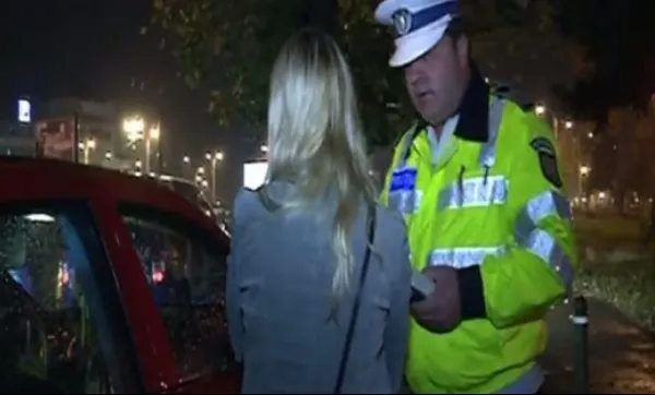 O șoferiță demnă de „așa, nu!”. S-a urcat la volan cu permisul suspendat, a lovit un copil și a fugit de la locul accidentului