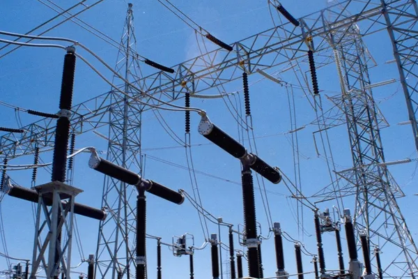 Șase companii din domeniul energiei electrice, amenzi uriașe de la Consiliul Concurenței