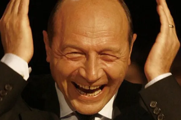 Klaus Iohannis, criticat de Traian Băsescu. Cum desființează GUVERNAREA PSD