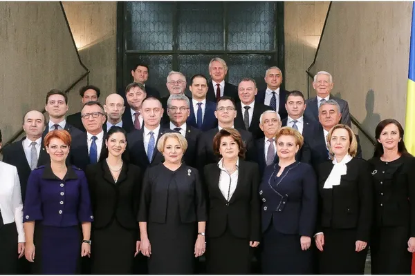Guvernul Dăncilă, prima fotografie oficială, de grup, la Palatul Victoria. Ce ministru nu se vede