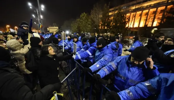 Amenzi mărite pentru participanţii la proteste. Societatea civilă trage un semnal de alarmă