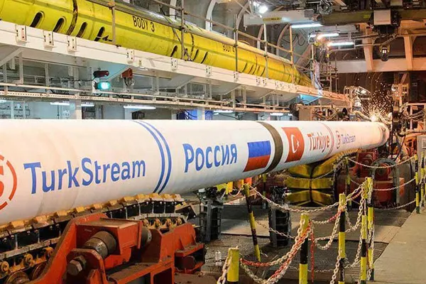 Vladimir Putin işi întăreşte poziţia în Europa cu ajutorul Gazprom şi al Turciei
