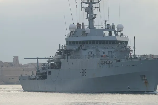 Alertă în Marea Neagră. Navă britanică, la un pas de coliziune cu un vas rus. Răspunsul Moscovei