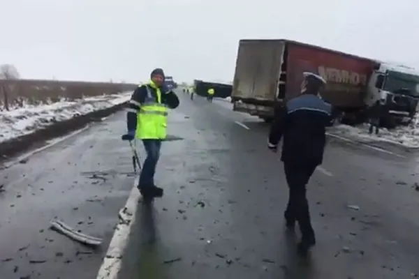 Accident cumplit pe E85, provocat de un sinucigaș! Șoferul e bănuit că și-a înjunghiat soția
