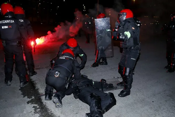 Ciocniri între suporterii Spartak Moscova și forțele de ordine la Bilbao. Un polițist a murit