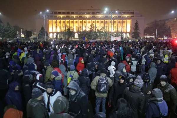 Românii au ieşit din nou în stradă: Proteste pentru susținerea Laurei Codruța Kovesi UPDATE