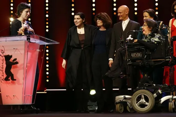 BERLINALĂ 2018.Marele premiu Ursul de Aur, acordat româncei Adina Pintilie, pentru "Nu mă atinge-mă"