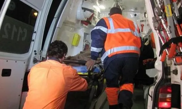 Microbuz implicat într-un accident, în Prahova. Două persoane sunt rănite