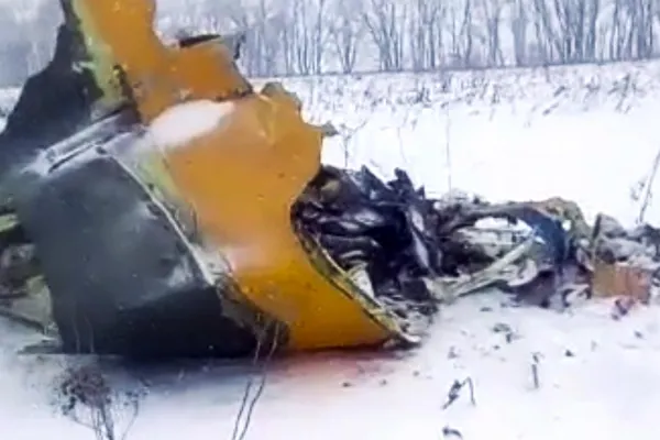 Avion cu 71 de oameni la bord prăbușit lângă Moscova. Cutia neagră, găsită. 3 copii printre victime