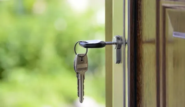 Lovitură dură pentru românii care locuiesc în chirie: prețurile ar putea exploda anul acesta. Ce MODIFICĂRI au pregătit guvernanții