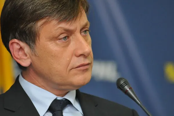 Crin Antonescu a anunţat ce face la referendum