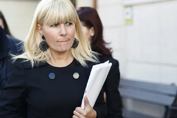 Elena Udrea: "Aşa, şi ce dacă am părăsit ţara? Aşa de tare vă agită, nu dormiţi noaptea?!"