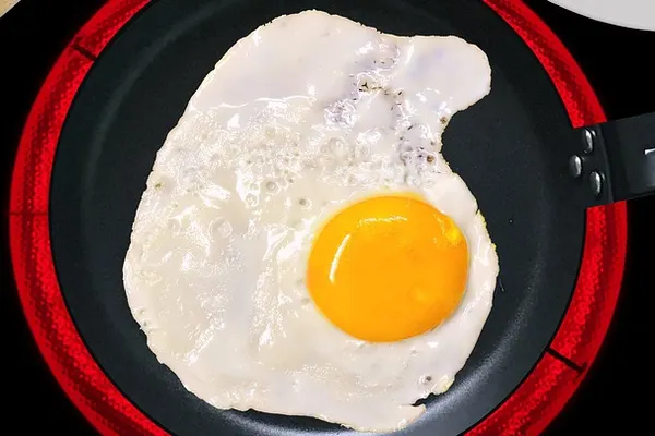 Alimente pe care să nu le mai gătești niciodată în tigaie