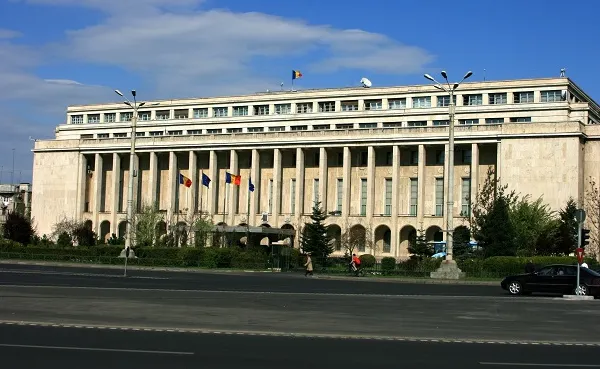 Funcționarii publici dau în judecată Guvernul: 30.000 de oameni, înșelați la plata salariilor