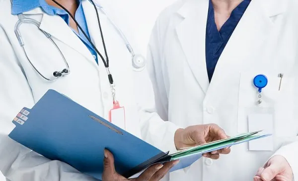 Medicii ameninţă cu proteste după "păcăleala" salariilor de 4.000 euro de la 1 martie