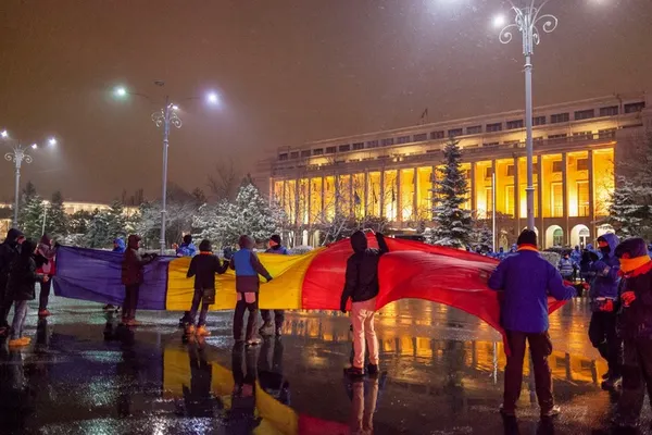 Proteste în Piaţa Victoriei şi în ţară, după anunţul procedurii de revocare a şefei DNA