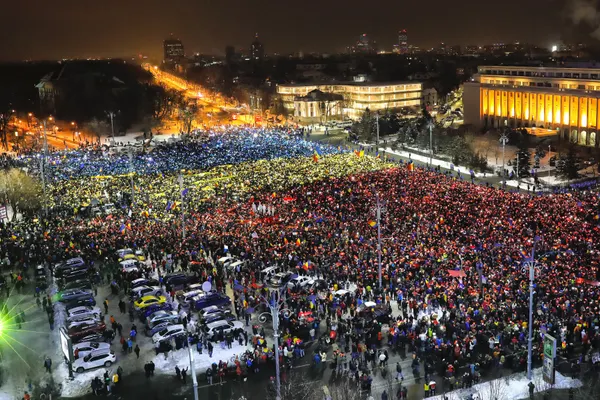 Cum se organizează în realitate protestele în România și cine cheamă oamenii în stradă