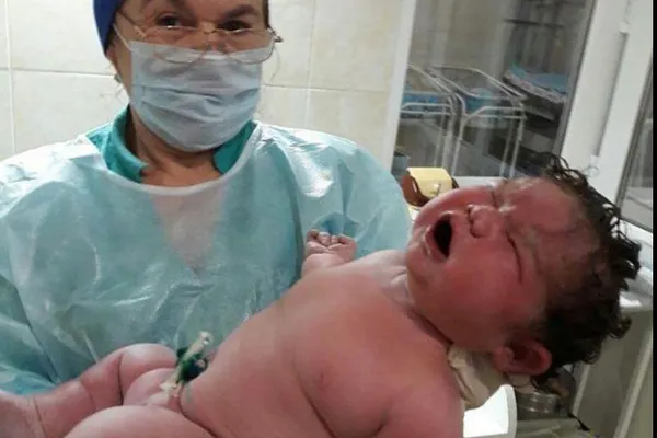 Surpriza unei mame din Rusia, la naştere. De ce bebeluşul său reprezintă "un record"