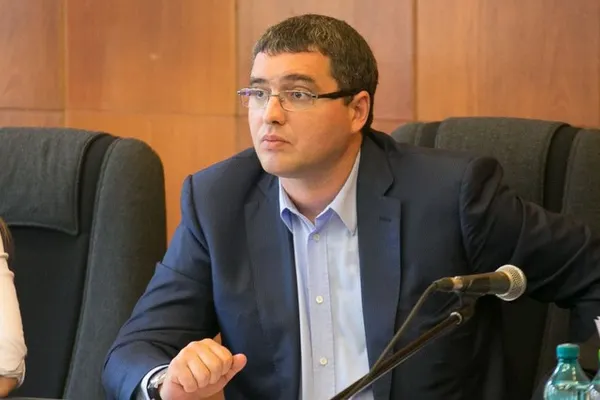 Pro-rusul Renato Usatîi își anunță, de la Moscova, demisia din funcţia de primar de Bălţi