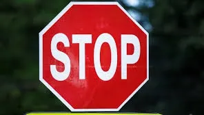 Accident cu 6 victime, provocat de un șofer care nu a respectat semnul de circulație "STOP"