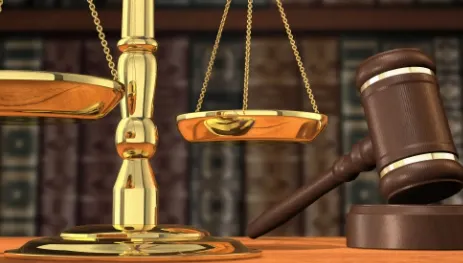 Guvernul împinge Justiția spre blocaj total printr-un atac direct la dreptul la apărare. Uniunea Barourilor critică "ordonanța-trenuleț"