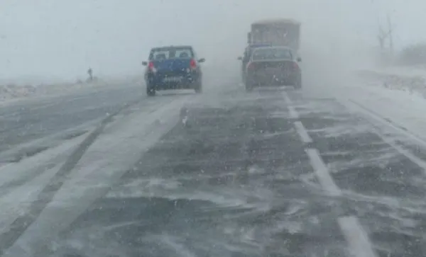 Alertă pe Autostrada A2. Pericol de accidente din cauza ploii îngheţate
