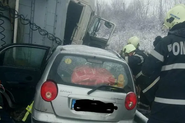Accident groaznic pe DN 6. O femeie a murit, 3 răniți - o fetiță în comă   FOTO șocant