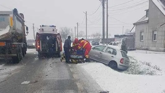 Grav accident rutier în Argeș soldat cu trei victime. Traficul este blocat