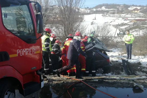 Accident cumplit în Bistriţa: Şase victime. Imagini şocante de la faţa locului