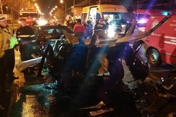 Accident groaznic în București. Patru victime încarcerate