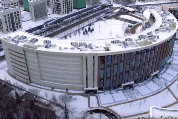 Un bloc de lux din Moscova a fost construit fără ferestre