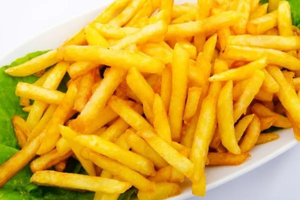 Cum faci acasă cartofi prăjiţi ca la restaurant? Detaliul pe care nu îl ştiai