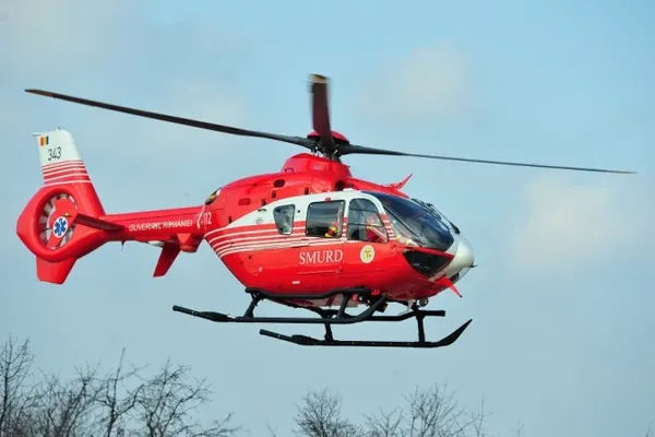 Doi copii răniți într-un accident rutier grav pe DN 1 D, în judeţul Prahova. A fost solicitată intervenția elicopterului SMURD