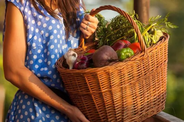 Şi tu arunci aceste părţi de la fructe şi legume? Foarte rău, au beneficii uriaşe pentru sănătate!