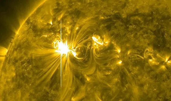 Furtună solară: sateliţi defecţi, auroră boreală în zone "ciudate". Când va avea loc evenimentul