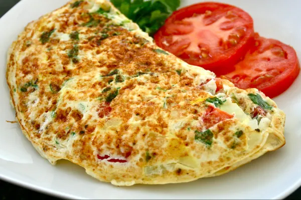 Cum să prepari acasă o omletă ca la restaurant. Ingredientele surpriză pentru un plus de arome