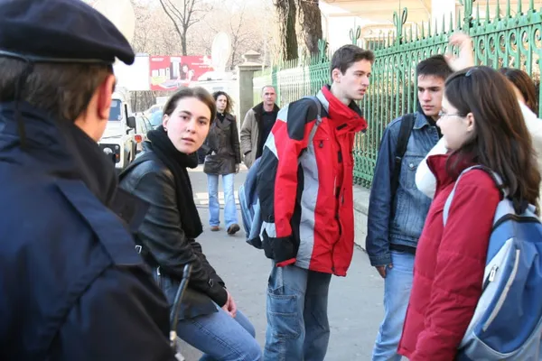 Guvernul, somat să asigure PAZA în școli. Reacție furibundă după cazurile recente de violență
