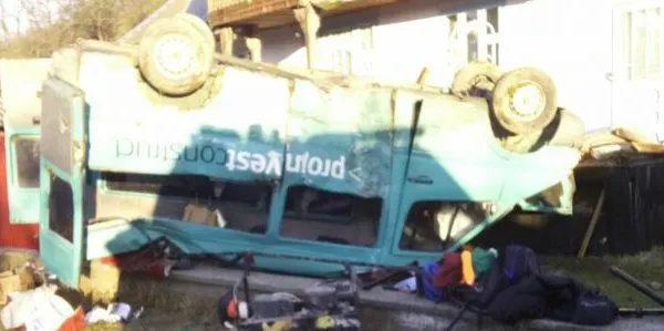 Accident grav în judeţul Neamţ, un mort şi trei grav răniţi