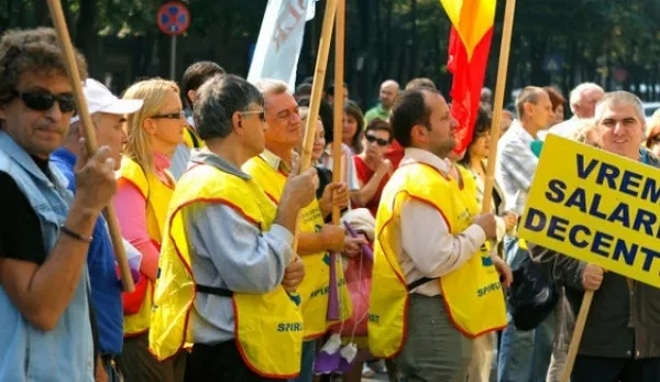 Val de proteste și amenințări cu greva generală în sectorul public. Românilor le-a ajuns cuțitul la os