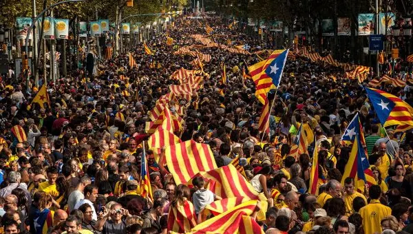 80 de răniți în confruntările din Catalonia după arestarea în Germania a lui Carles Puigdemont