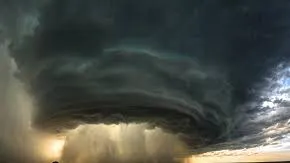 Tornadă violentă în Italia: 8 persoane rănite, după ce au fost lovite de obiecte luate de vânt