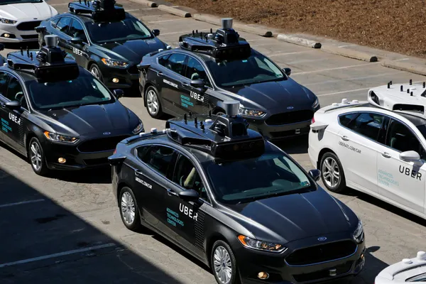 Premieră nefericită: o maşină autonomă a Uber a lovit mortal un pieton