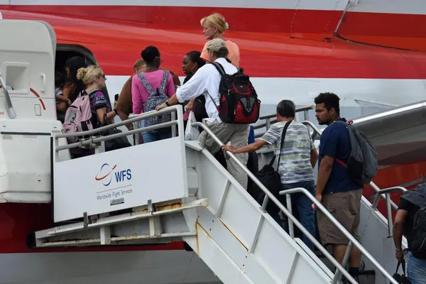 Guvernul vrea un "Big Brother" pentru zborurile cu avionul. Toate datele pasagerilor ajung la UNIP