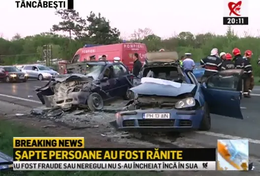 Accident grav pe DN 1. Trei maşini, spulberate: 7 victime, între care 2 copii