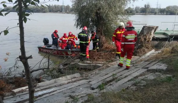 Grav accident naval în Deltă, o femeie dispărută, alte două persoane rănite